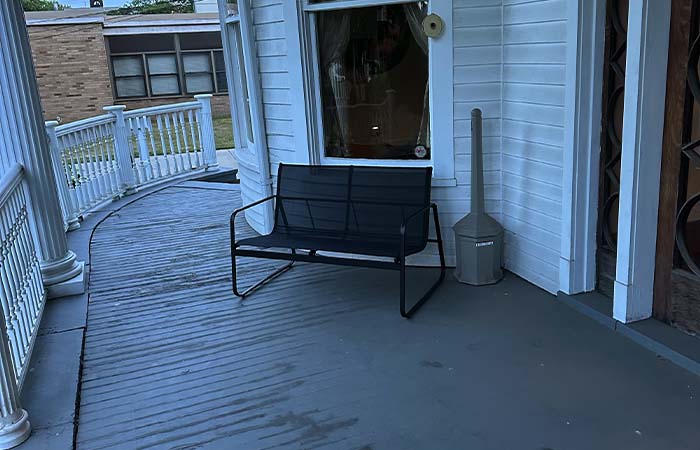 DON'S WELCOME INN exterior patio